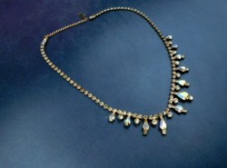 UNMARKED TEARDROP NECKLACE B